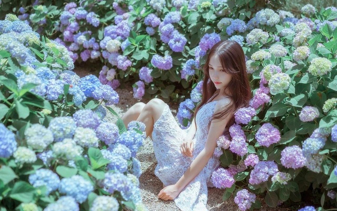 王毅会见哈萨克斯坦副总理兼外长努尔特列乌